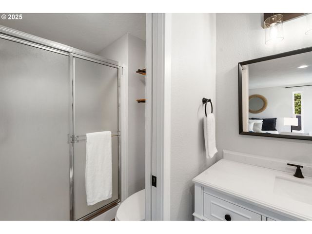 757 ARCADIA Dr, Eugene, OR 97401