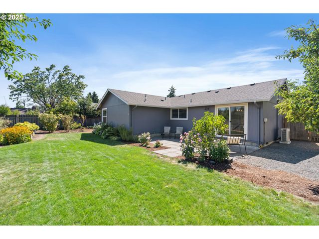 757 ARCADIA Dr, Eugene, OR 97401