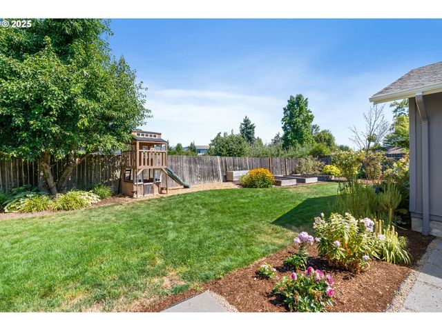 757 ARCADIA Dr, Eugene, OR 97401