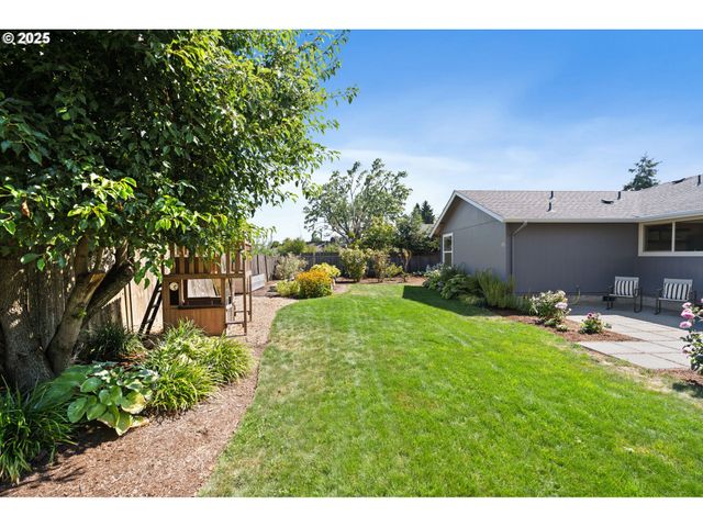 757 ARCADIA Dr, Eugene, OR 97401