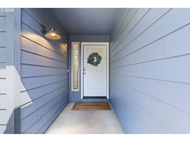 757 ARCADIA Dr, Eugene, OR 97401