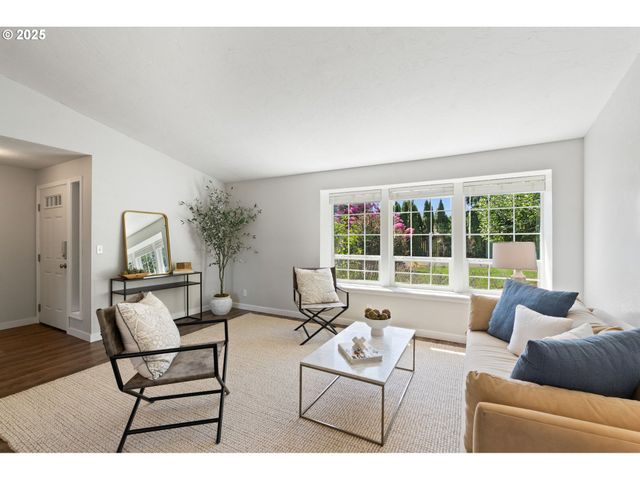 757 ARCADIA Dr, Eugene, OR 97401