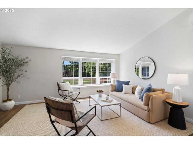 757 ARCADIA Dr, Eugene, OR 97401