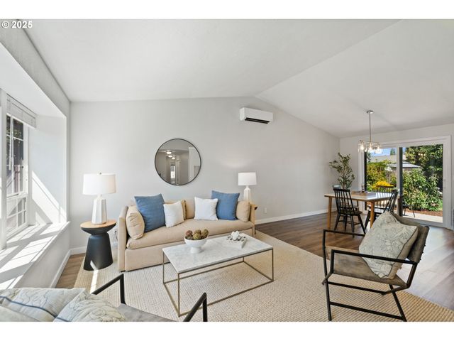 757 ARCADIA Dr, Eugene, OR 97401