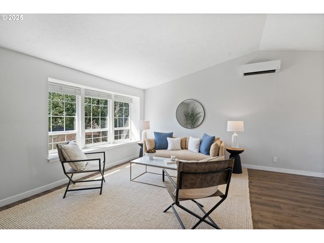 757 ARCADIA Dr, Eugene, OR 97401