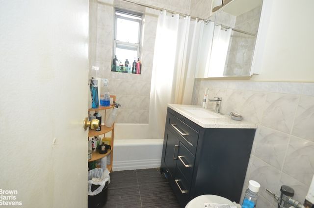 6441 Saunders St Apt 604, New York City, NY 11374