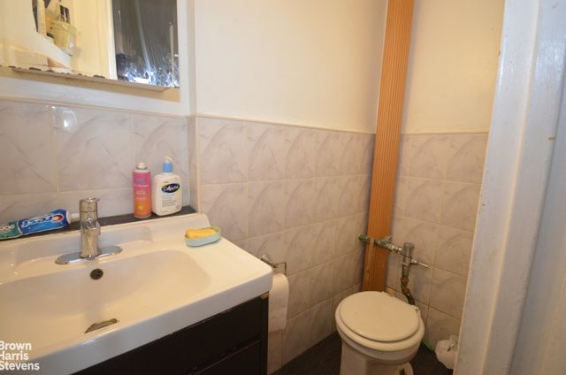 6441 Saunders St Apt 604, New York City, NY 11374