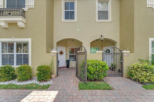 128 Lake Monterey Circle, Boynton Beach, FL 33426