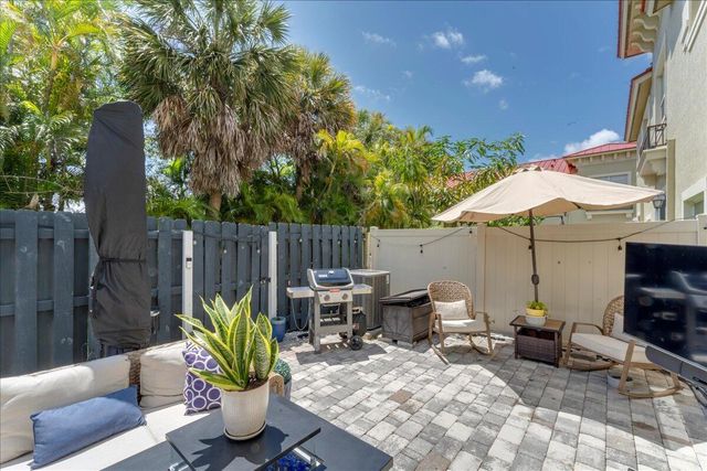 128 Lake Monterey Circle, Boynton Beach, FL 33426