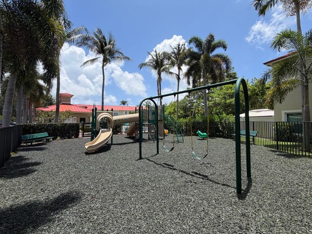 128 Lake Monterey Circle, Boynton Beach, FL 33426