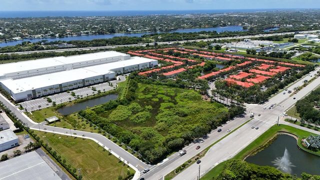128 Lake Monterey Circle, Boynton Beach, FL 33426