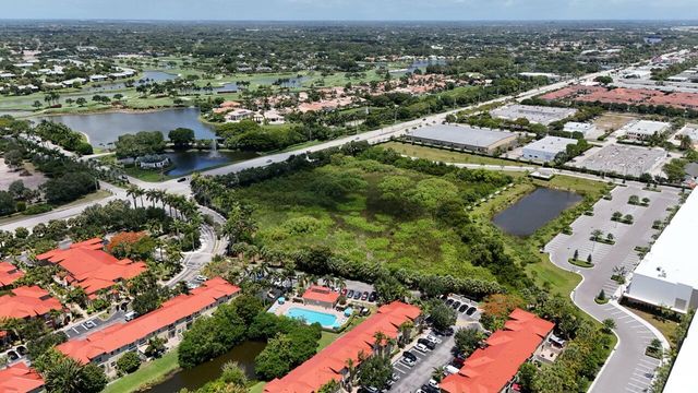 128 Lake Monterey Circle, Boynton Beach, FL 33426