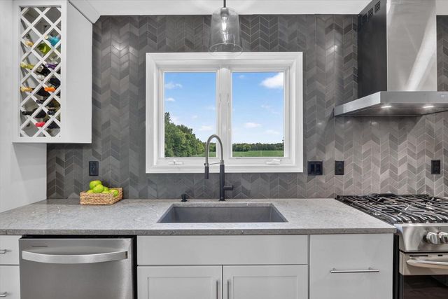 5542 E L T Townline Road, Beloit, WI 53511