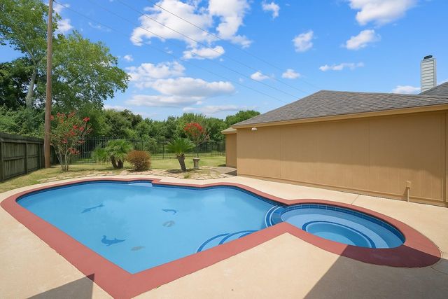 12018 Mckinney Falls Lane, Sugar Land, TX 77498