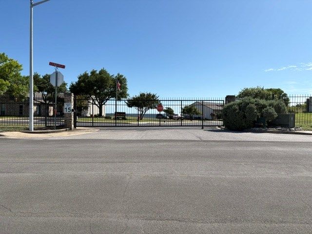 2027 Balmoral Dr, Kerrville, TX 78028