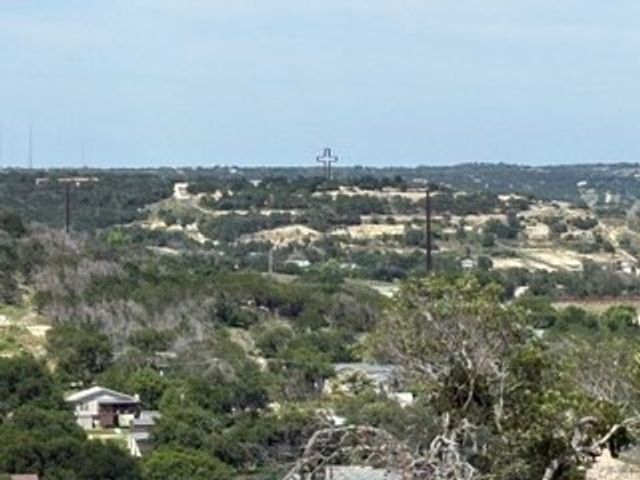 2027 Balmoral Dr, Kerrville, TX 78028
