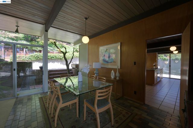 5354 Greenridge Rd, Castro Valley, CA 94552