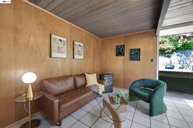 5354 Greenridge Rd, Castro Valley, CA 94552