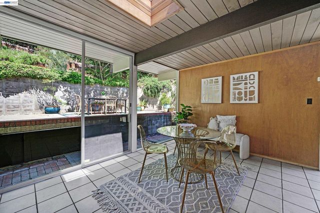 5354 Greenridge Rd, Castro Valley, CA 94552