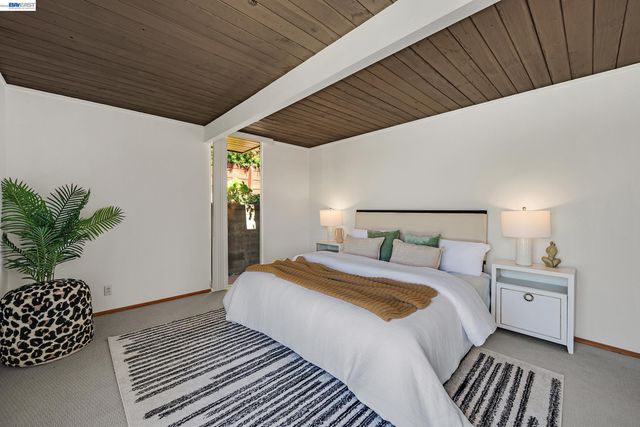 5354 Greenridge Rd, Castro Valley, CA 94552