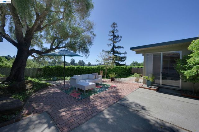 5354 Greenridge Rd, Castro Valley, CA 94552