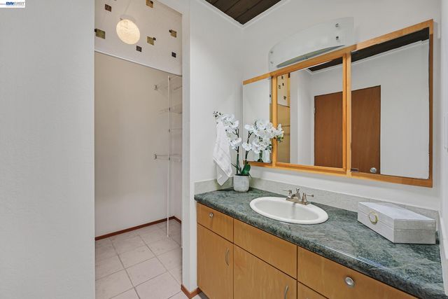 5354 Greenridge Rd, Castro Valley, CA 94552