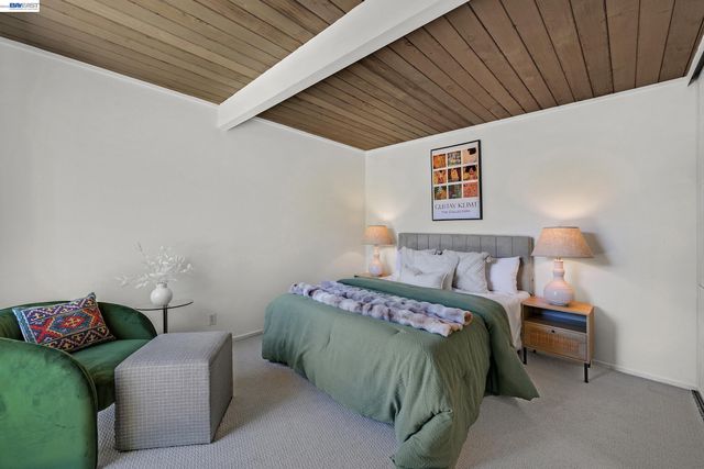 5354 Greenridge Rd, Castro Valley, CA 94552