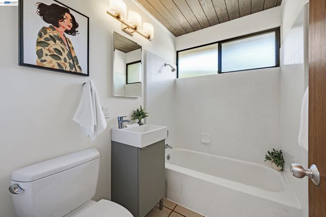 5354 Greenridge Rd, Castro Valley, CA 94552