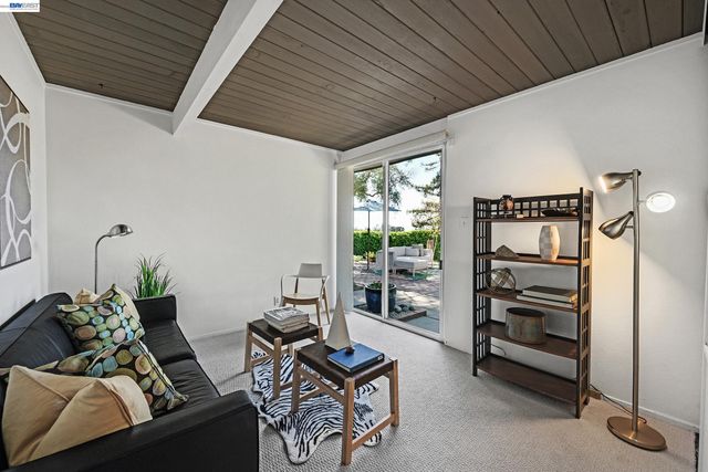 5354 Greenridge Rd, Castro Valley, CA 94552