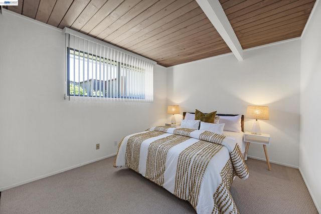 5354 Greenridge Rd, Castro Valley, CA 94552