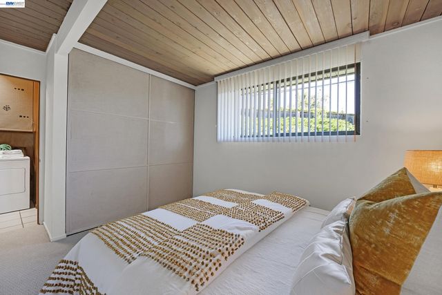 5354 Greenridge Rd, Castro Valley, CA 94552