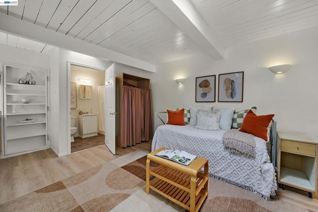 5354 Greenridge Rd, Castro Valley, CA 94552