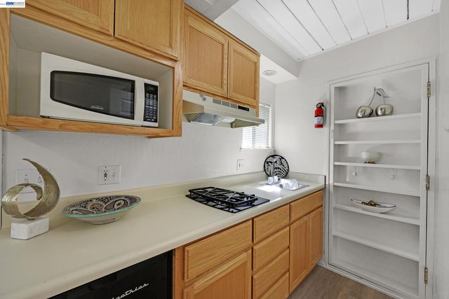 5354 Greenridge Rd, Castro Valley, CA 94552