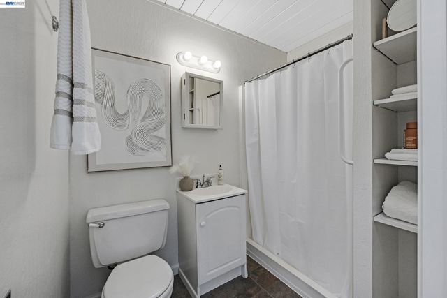 5354 Greenridge Rd, Castro Valley, CA 94552