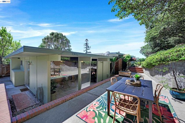 5354 Greenridge Rd, Castro Valley, CA 94552