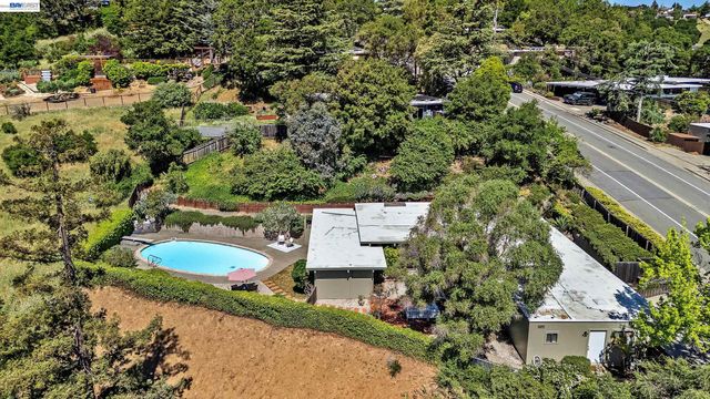 5354 Greenridge Rd, Castro Valley, CA 94552