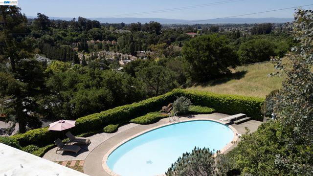 5354 Greenridge Rd, Castro Valley, CA 94552