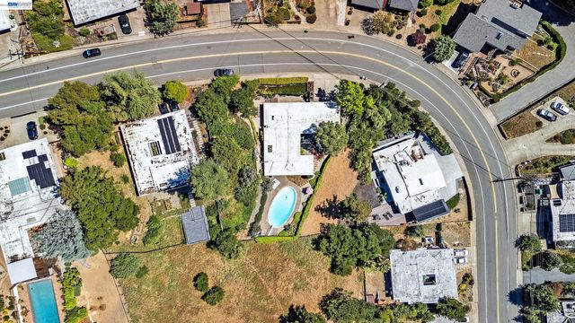 5354 Greenridge Rd, Castro Valley, CA 94552