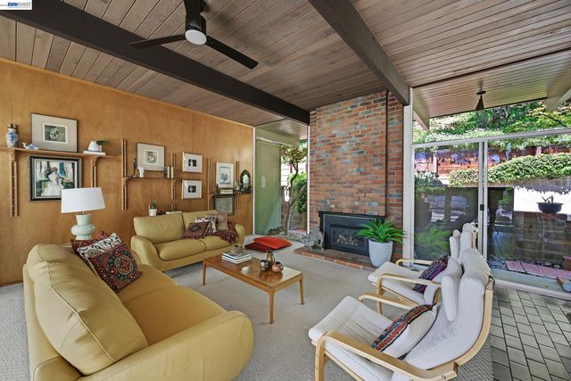 5354 Greenridge Rd, Castro Valley, CA 94552