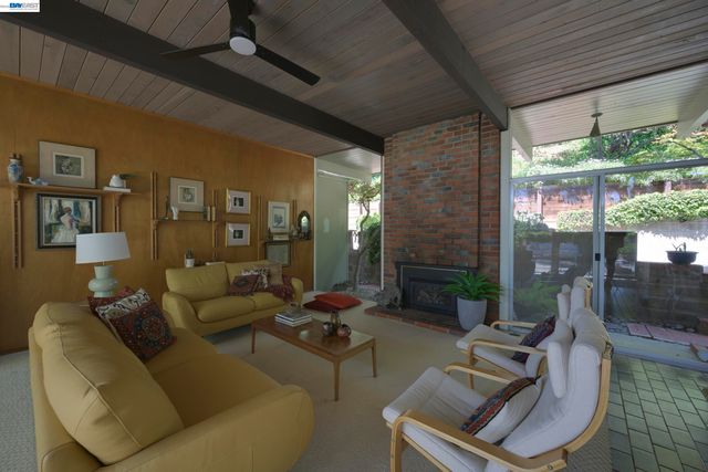 5354 Greenridge Rd, Castro Valley, CA 94552