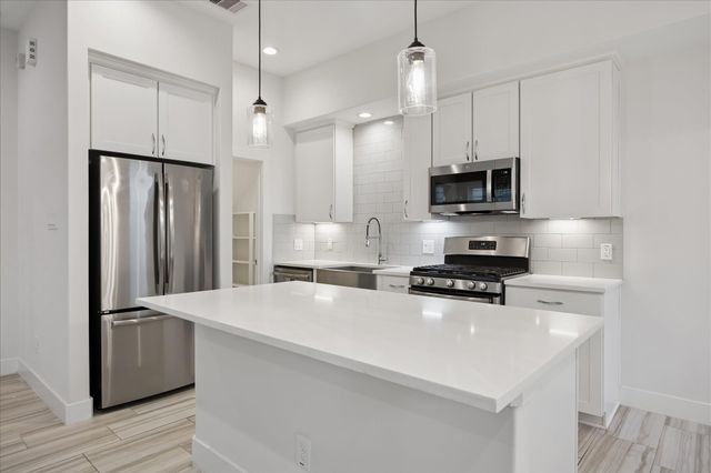 414 N Live Oak Street A, Houston, TX 77003