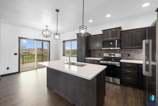 6709 E 37th St Street, Sioux Falls, SD 57110