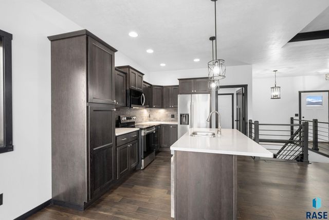 6709 E 37th St Street, Sioux Falls, SD 57110