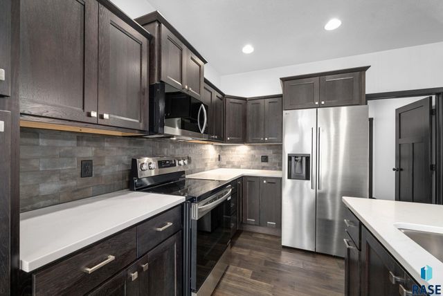 6709 E 37th St Street, Sioux Falls, SD 57110