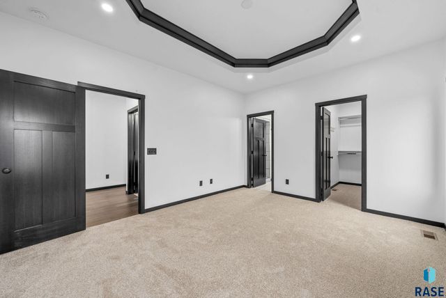 6709 E 37th St Street, Sioux Falls, SD 57110