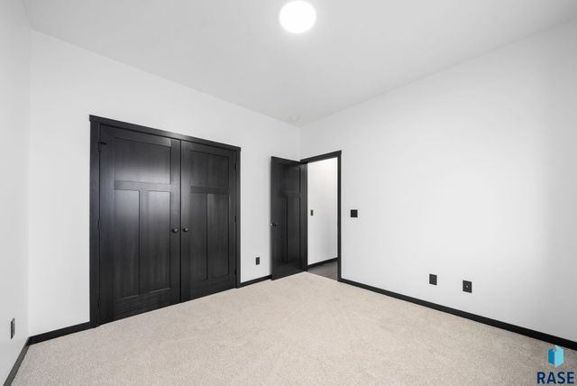 6709 E 37th St Street, Sioux Falls, SD 57110