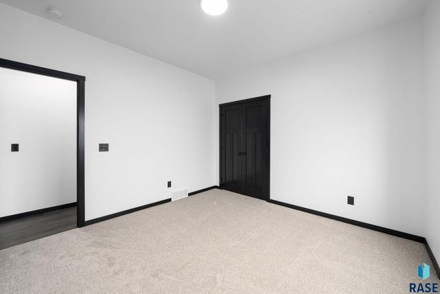 6709 E 37th St Street, Sioux Falls, SD 57110