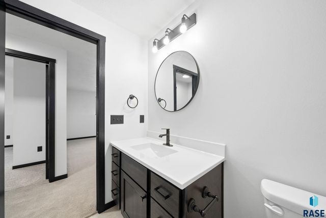 6709 E 37th St Street, Sioux Falls, SD 57110