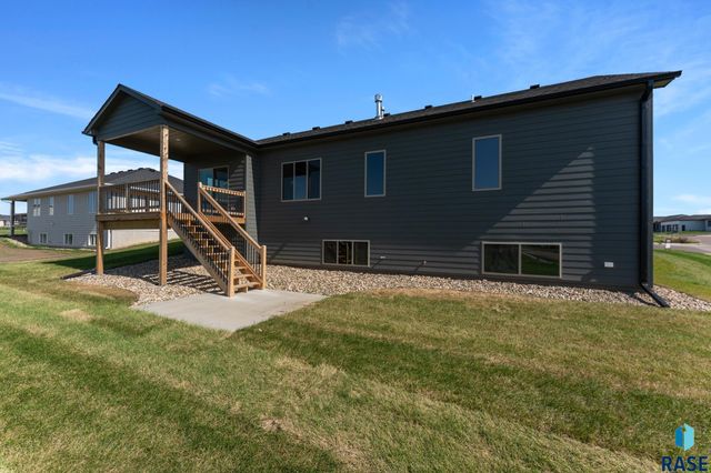 6709 E 37th St Street, Sioux Falls, SD 57110