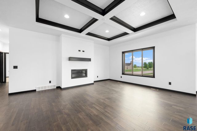 6709 E 37th St Street, Sioux Falls, SD 57110